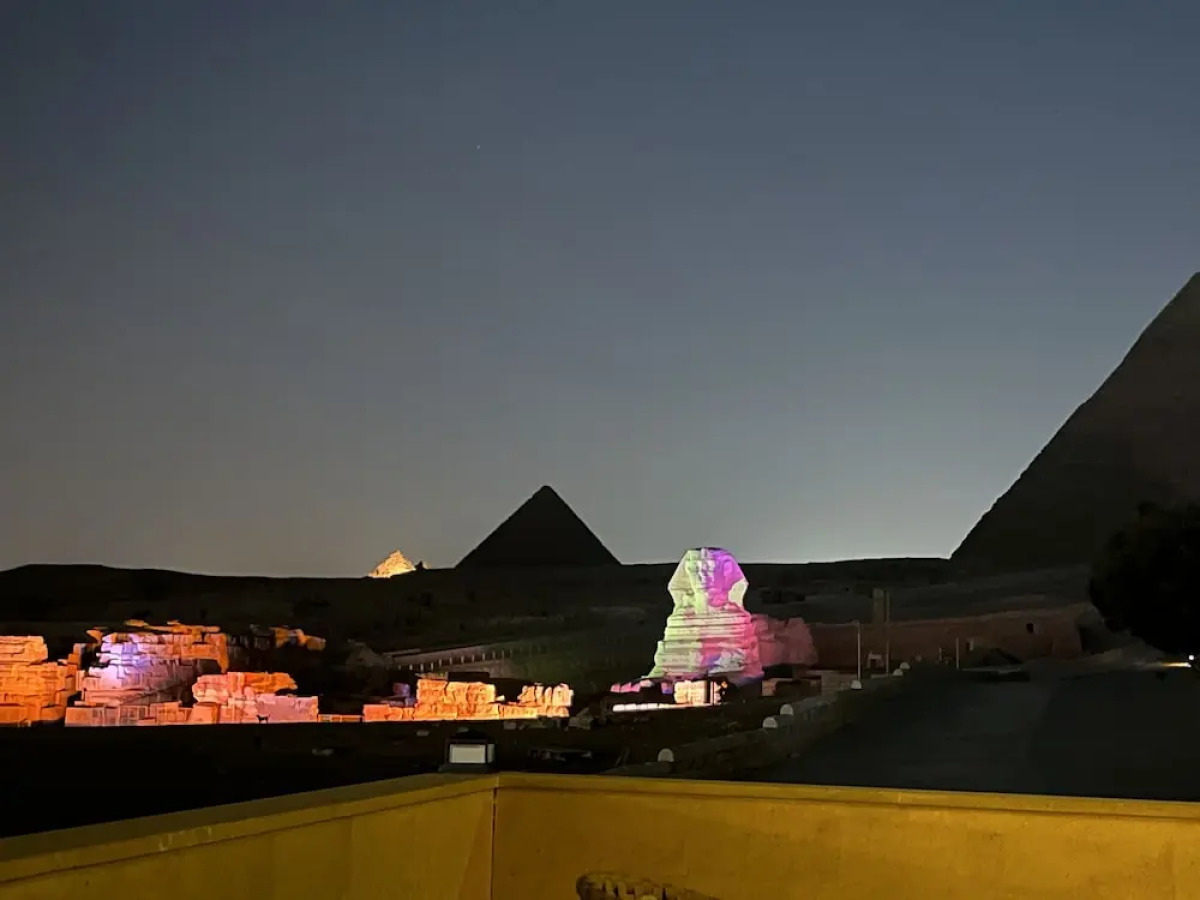 The Gate Hotel Front Pyramids & Sphinx View