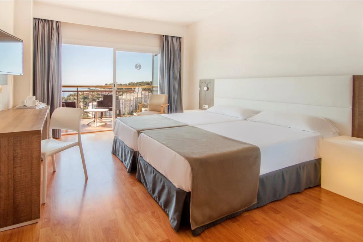 Globales Cala Vinas Adults Only 16+