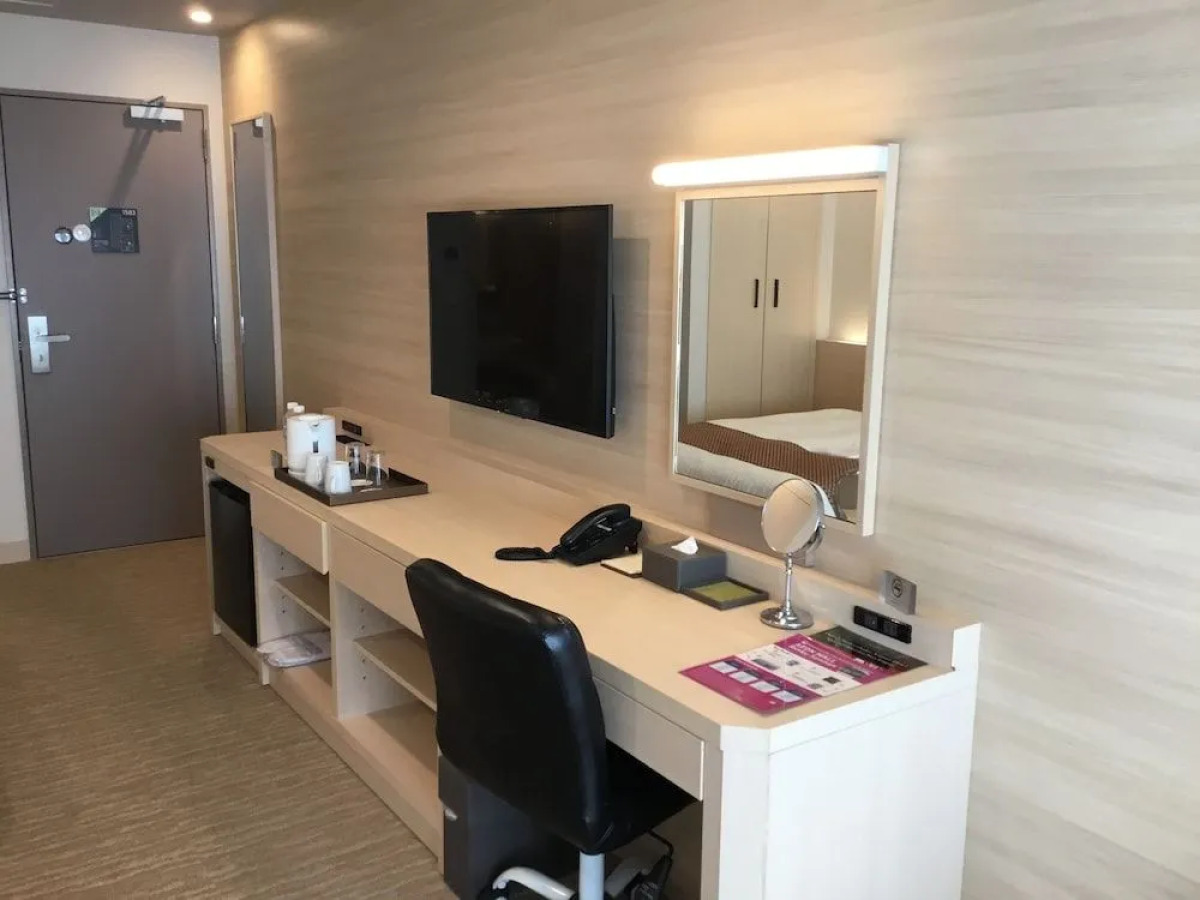 Odysis Suites Osaka Airport Hotel