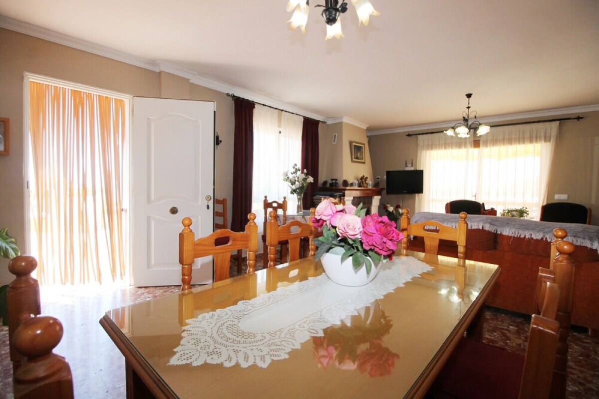 1090 Villa las Flores