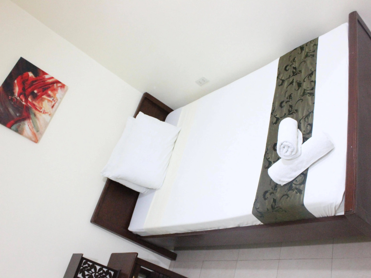 Blue Lagoon Inn & Suites