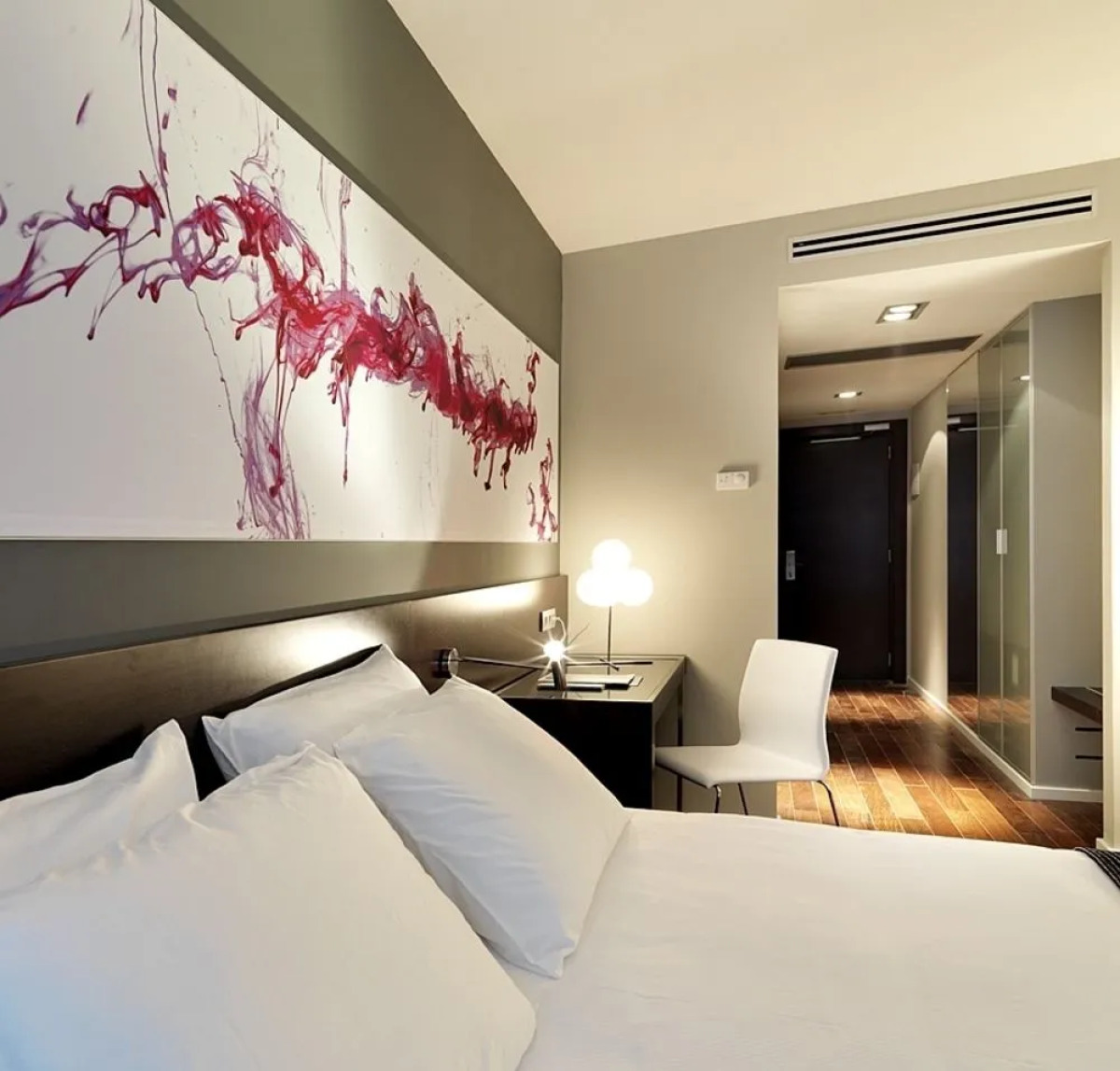 Отель Ikonik Lex