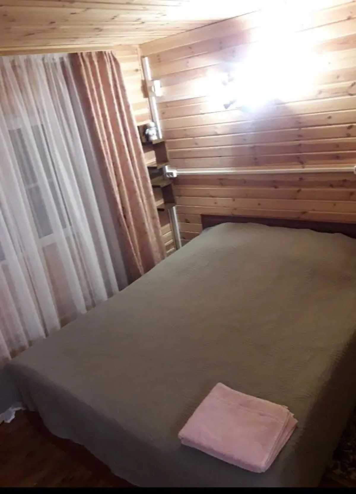 Домик у озера