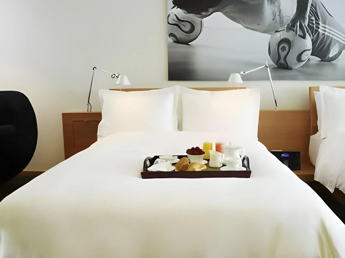 Le Germain Hotel Maple Leaf Square