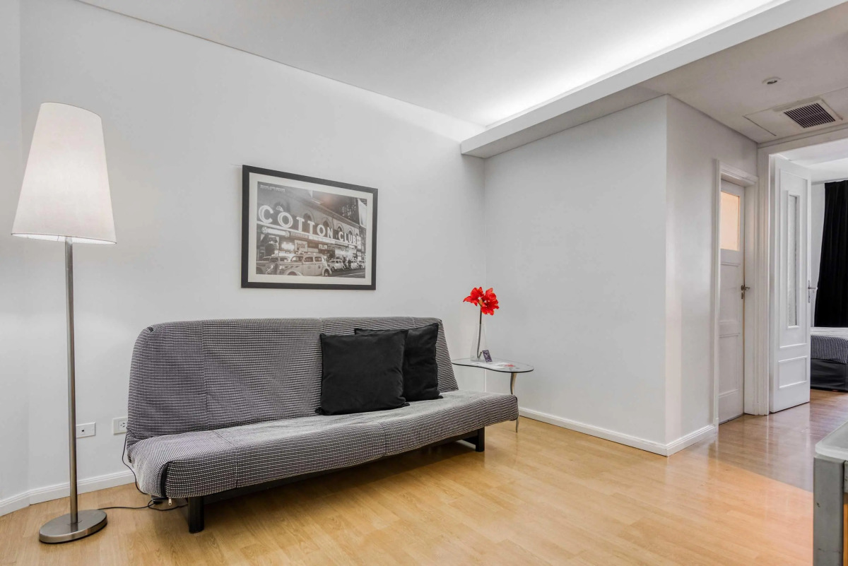 Broadway Hotel & Suites