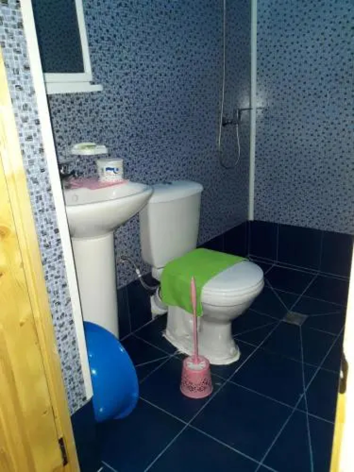 Chernoe More Guest House