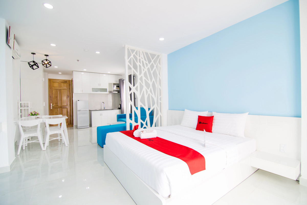 RedDoorz Plus near Nguyen Hue Walking Street