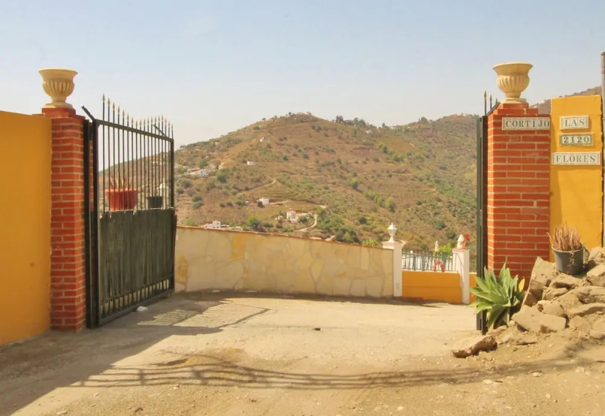 1090 Villa las Flores