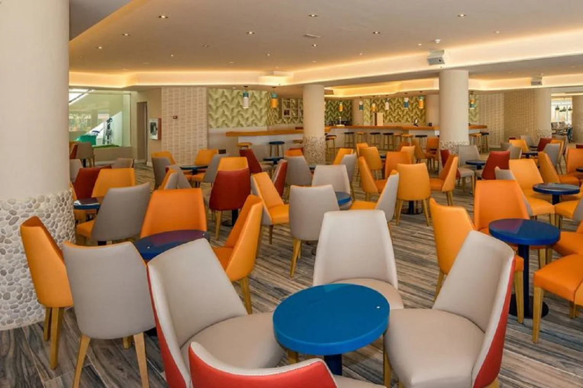 Отель HOVIMA La Pinta Beachfront Family