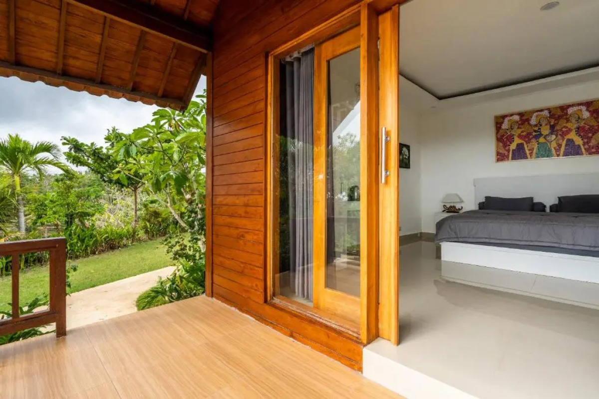 Pini Sentana Village