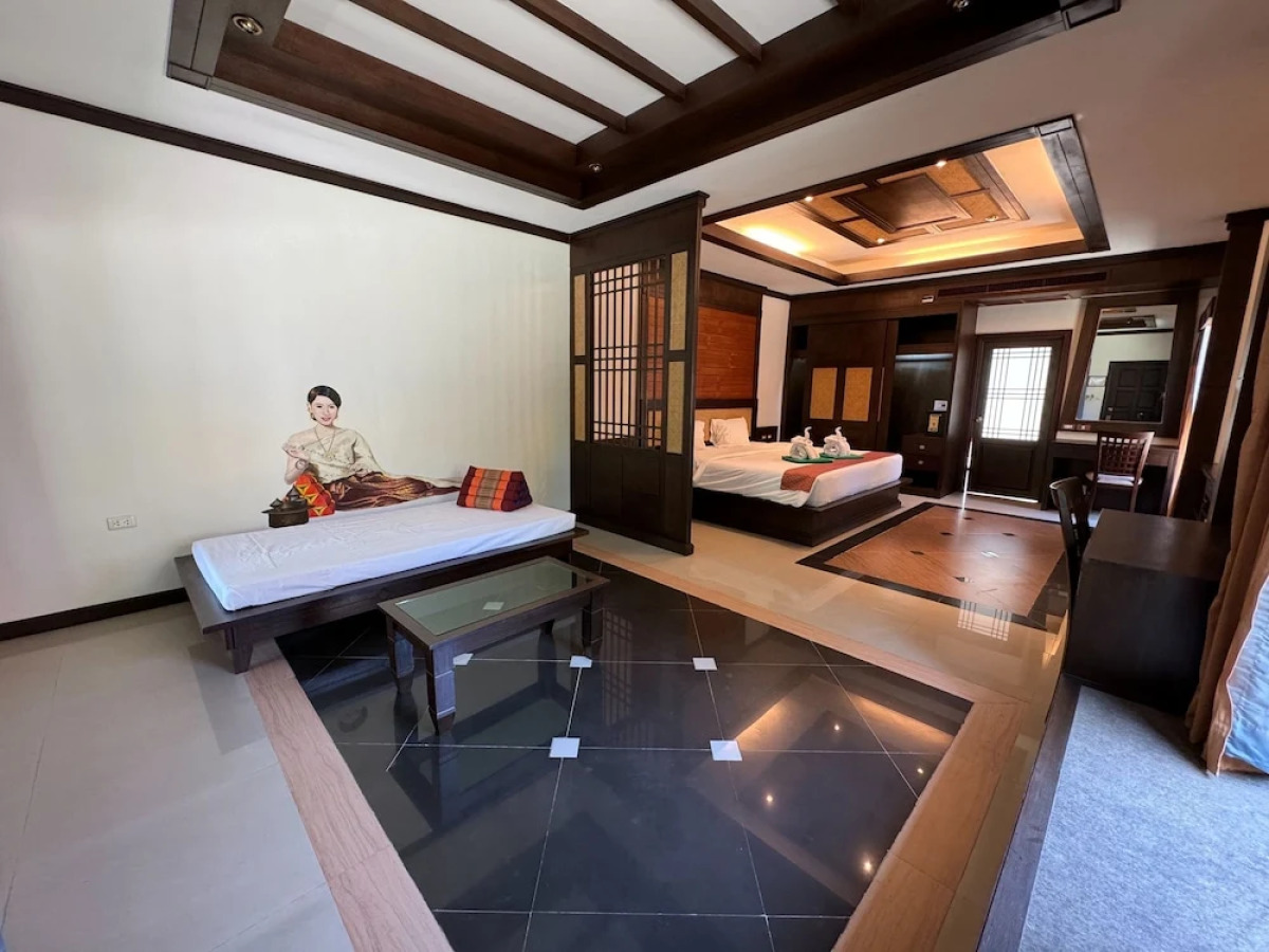 Hotel and Beach Bungalow at Lanta Resort