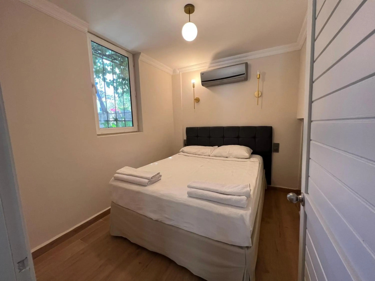 Moonshine Hotel & Suites