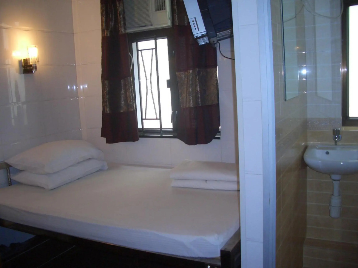 Maple Leaf Guest House