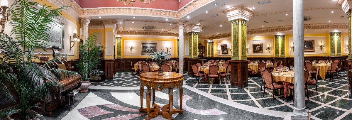 Отель Reina Cristina