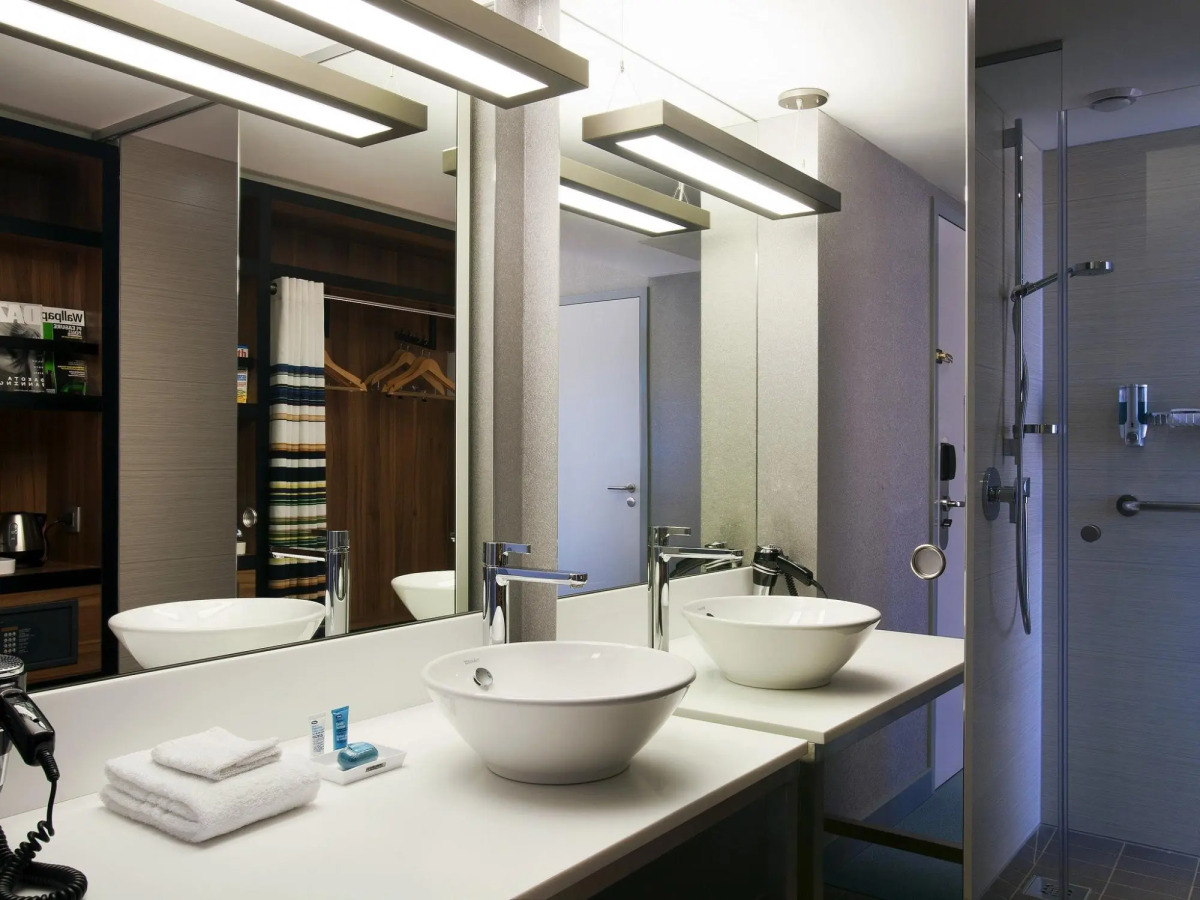 Отель Aloft Brussels Schuman