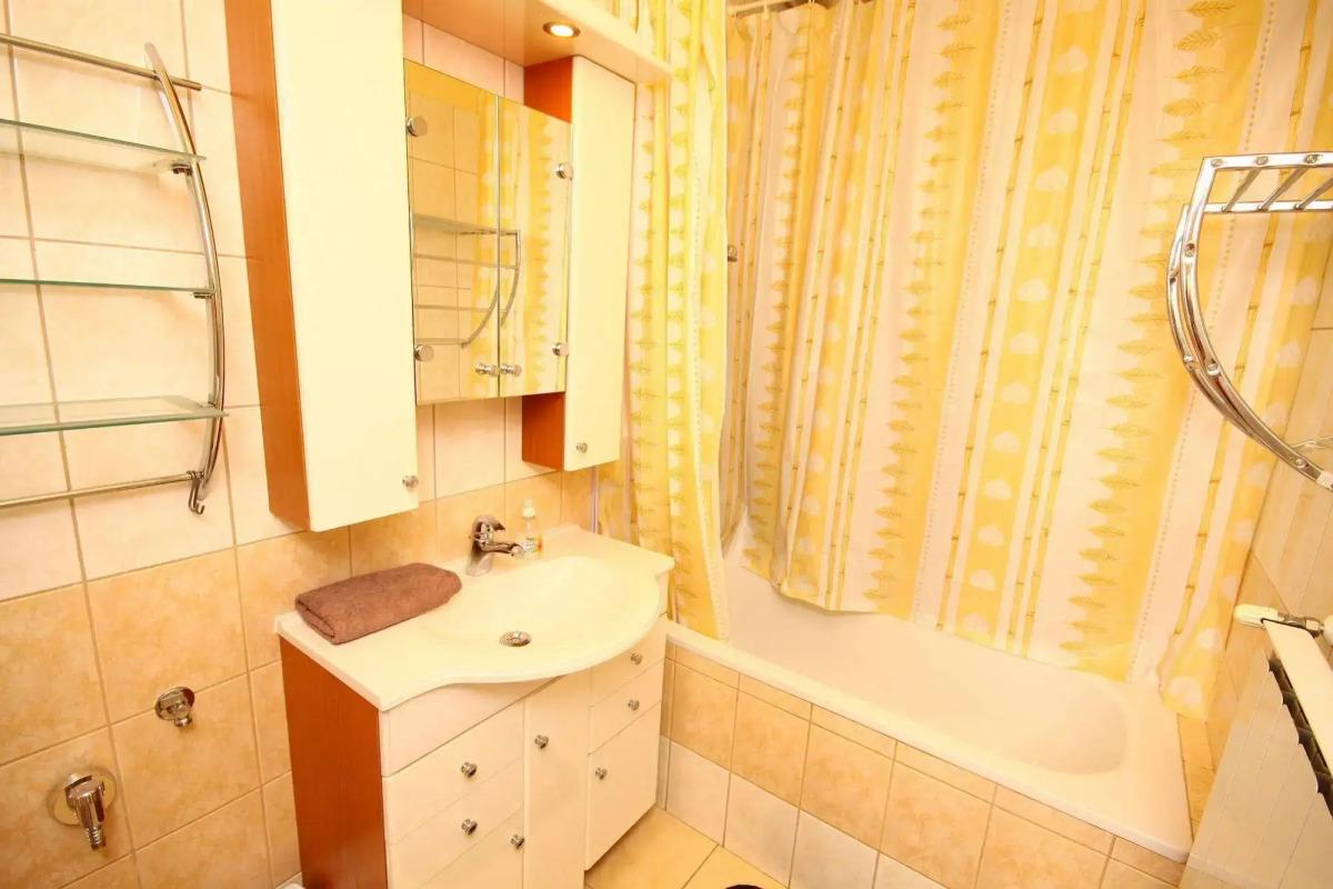 Pal's Hostel & Apartments