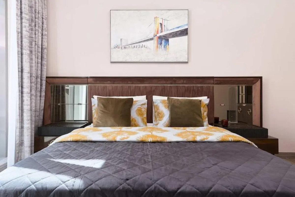 1BR view in a luxurious home