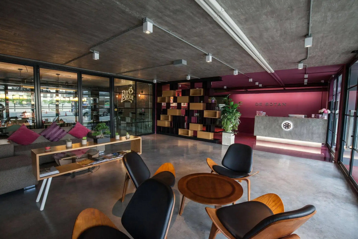 De Botan Srinakarin Hotel & Residence