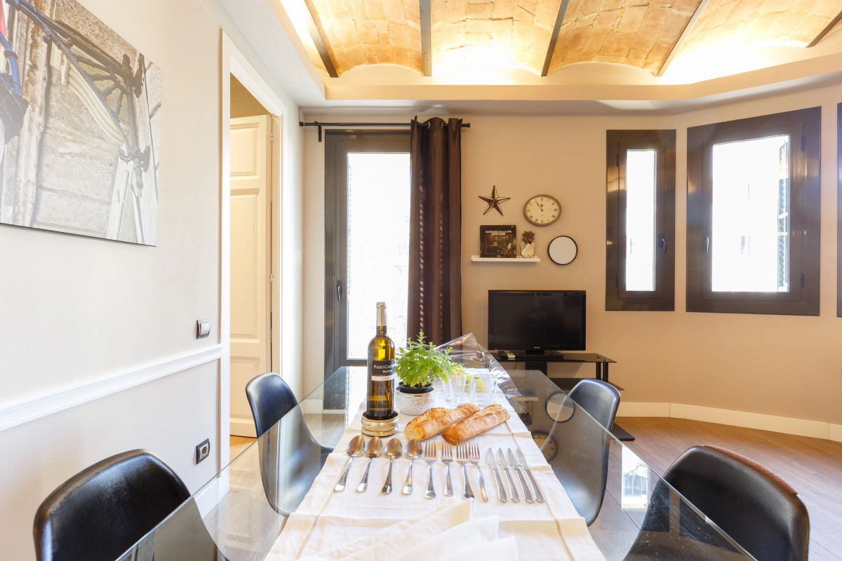 AinB Eixample-Miro Apartments