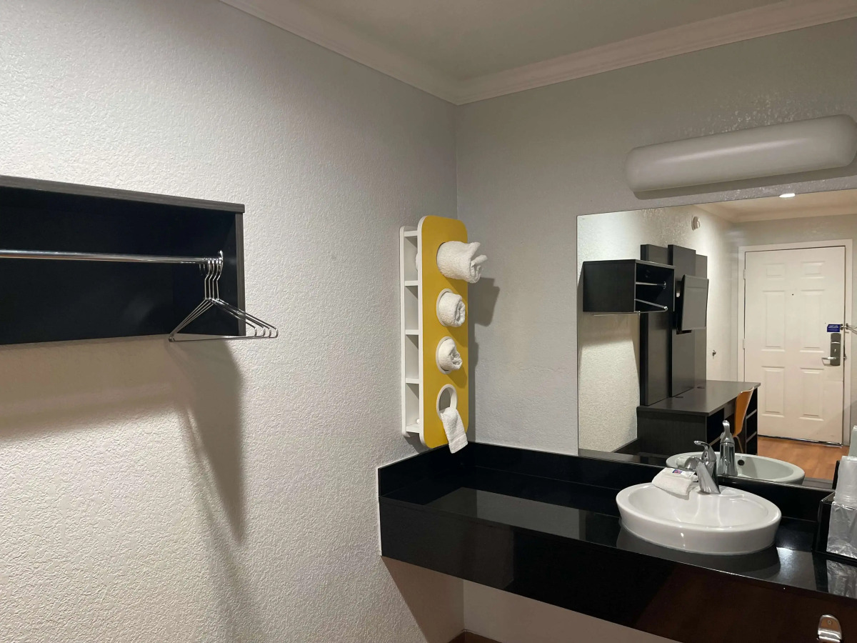 Motel 6 Sacramento, CA - Downtown