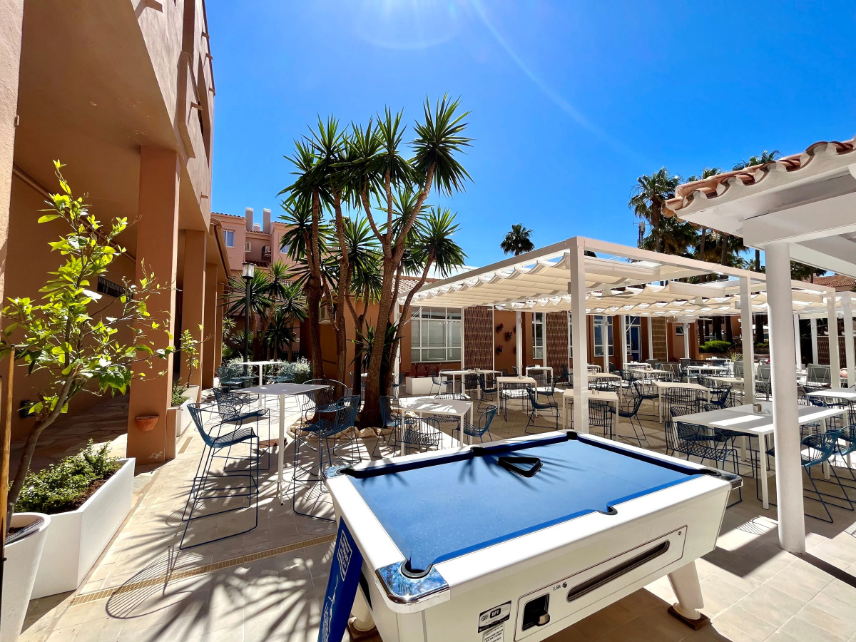 Отель Los Amigos Beach Club