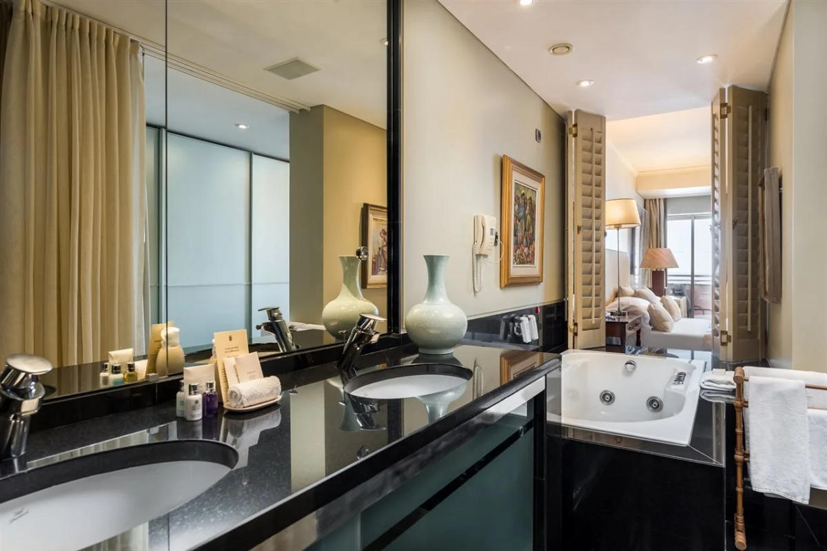 Отель Royal Savoy