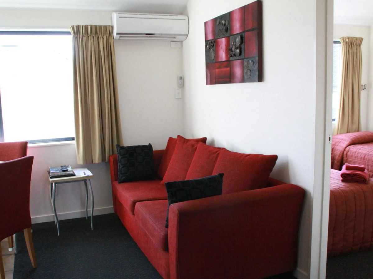 298 Westside Motor Lodge