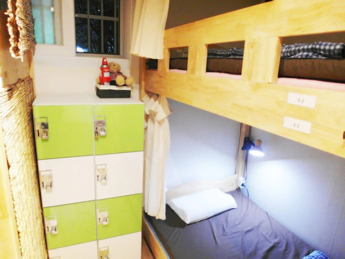 Crossroad Backpackers