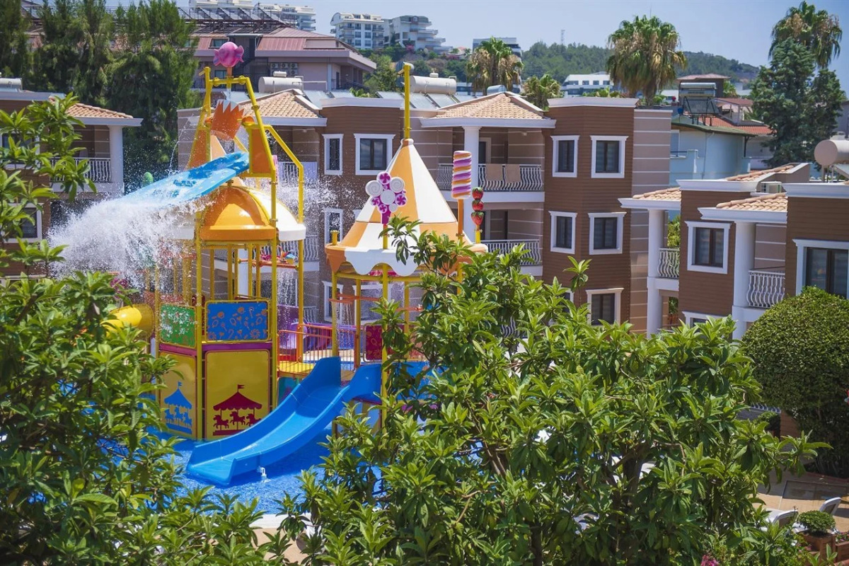 Quattro Beach Spa & Resort Hotel