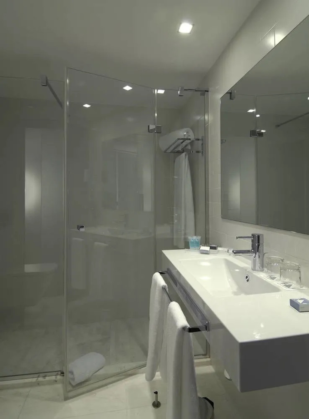 Отель Ikonik Lex