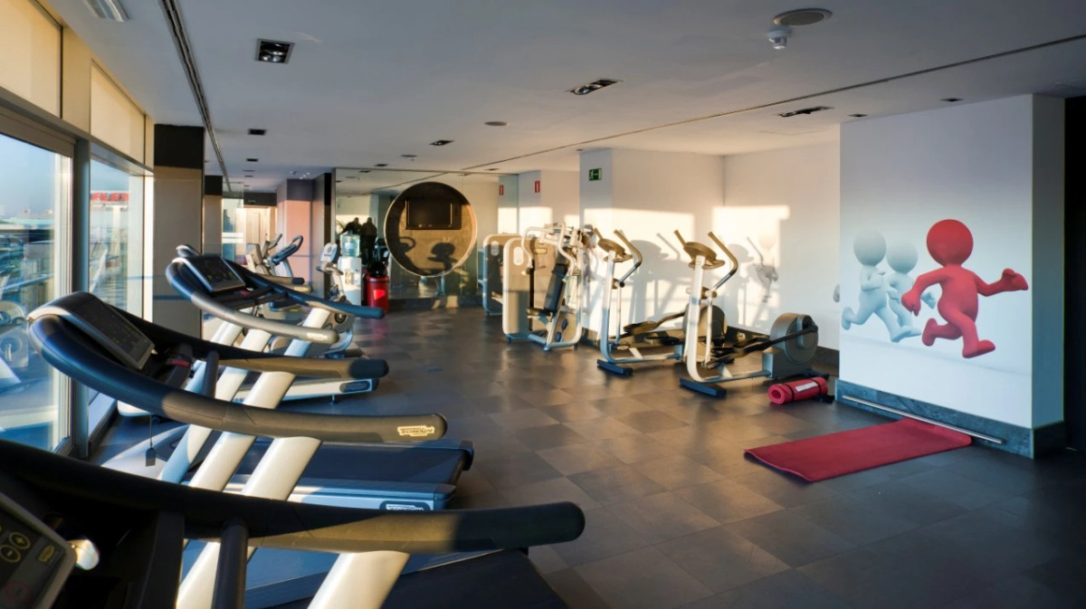 Отель ILUNION Atrium