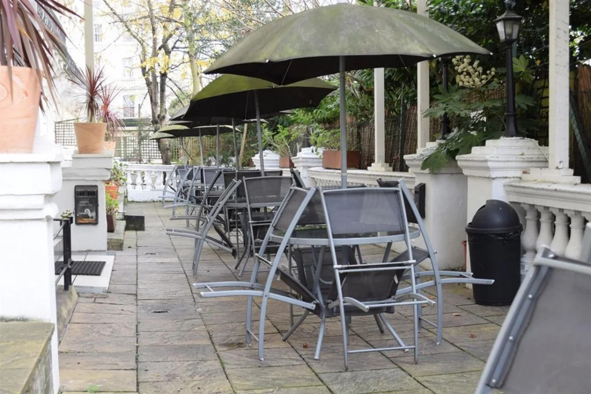 Pembridge Palace Hotel