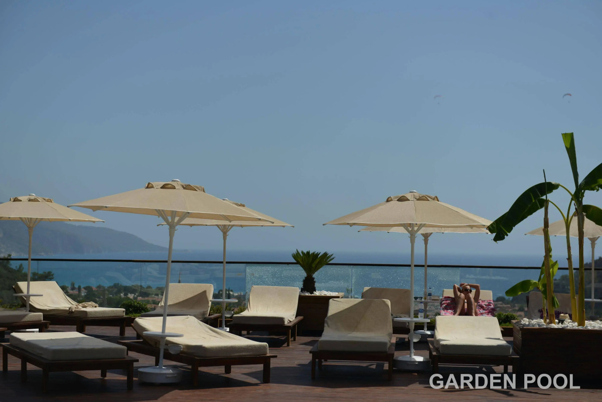 Manaspark Deluxe Hotel