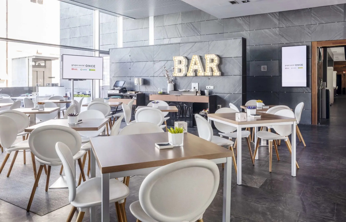 Отель ILUNION Atrium