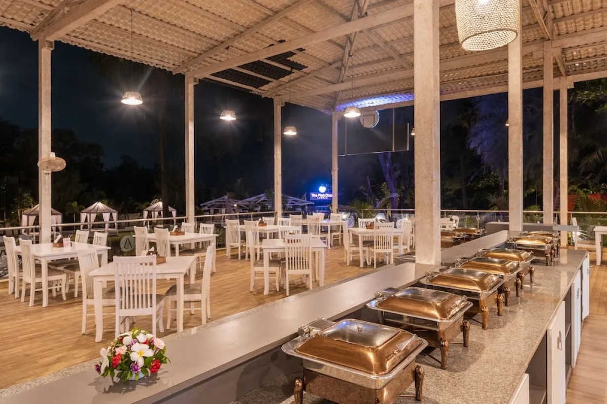 Foxoso La Beach Resort & Spa