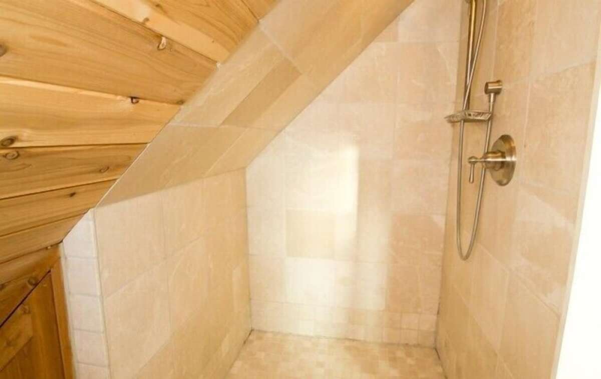 24 East Main Street B&B