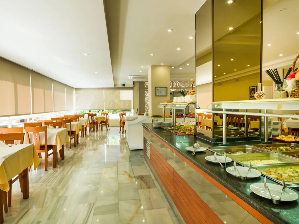 Hotel Monarque El Rodeo