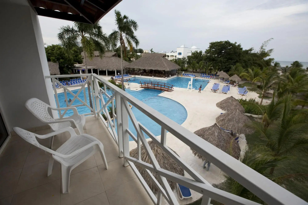 Playa Blanca Beach Resort - All Inclusive