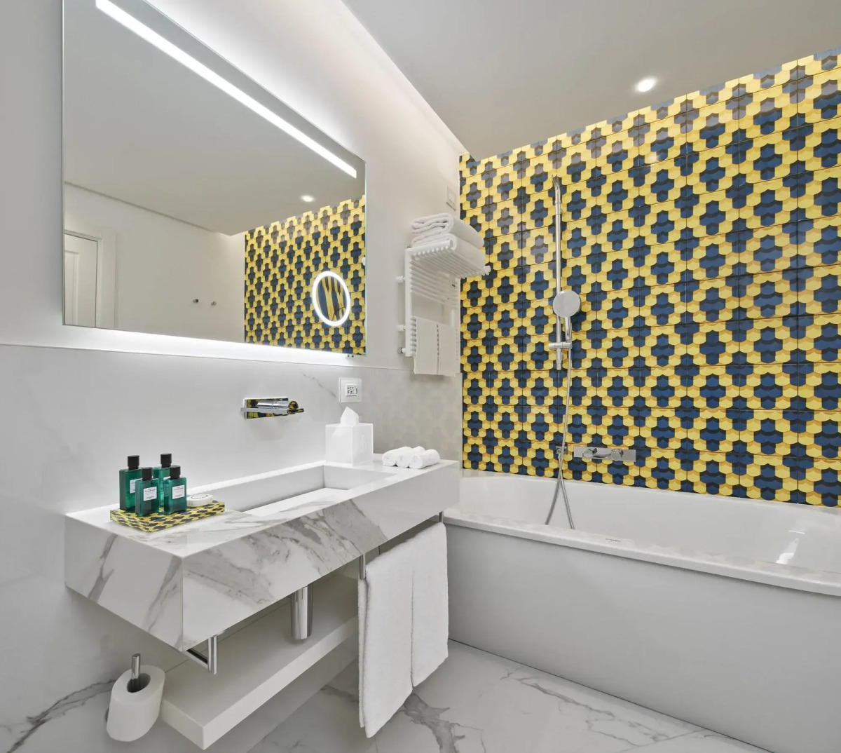 De Bonart Naples, Curio Collection by Hilton