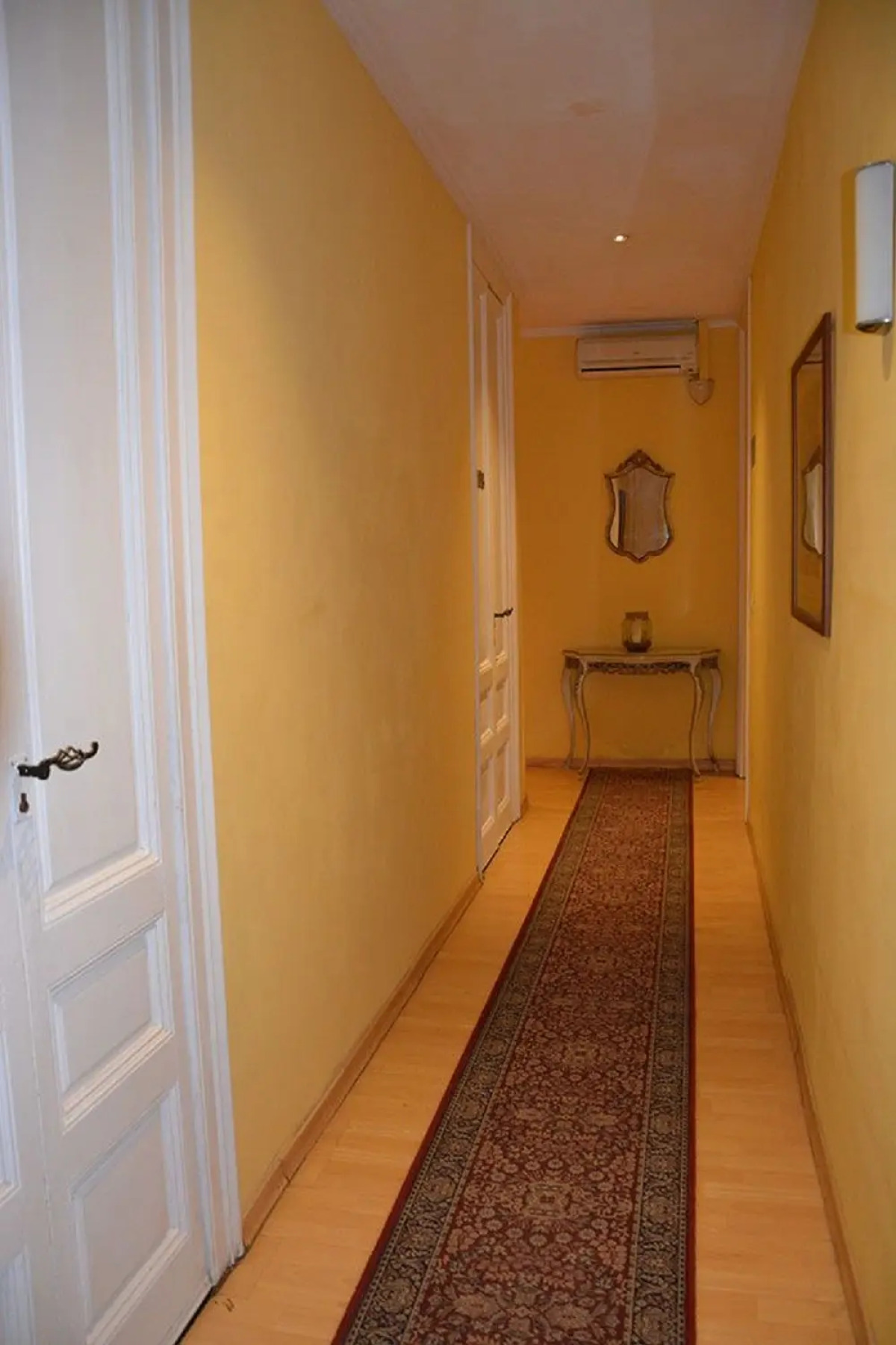 Casa Consell Gran Vía, Guest House