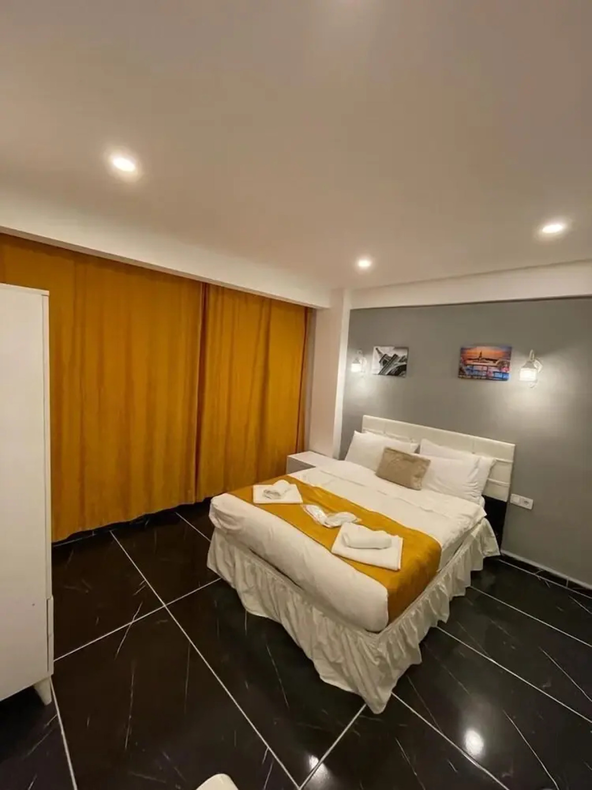 Happy Dreams Apart Hotel