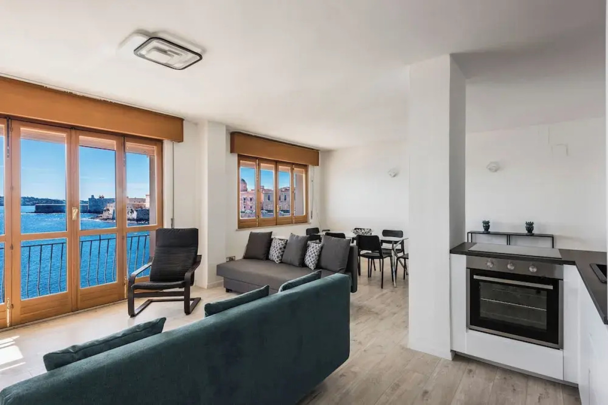 Finestra Su Cala Rossa Wonderful Italy