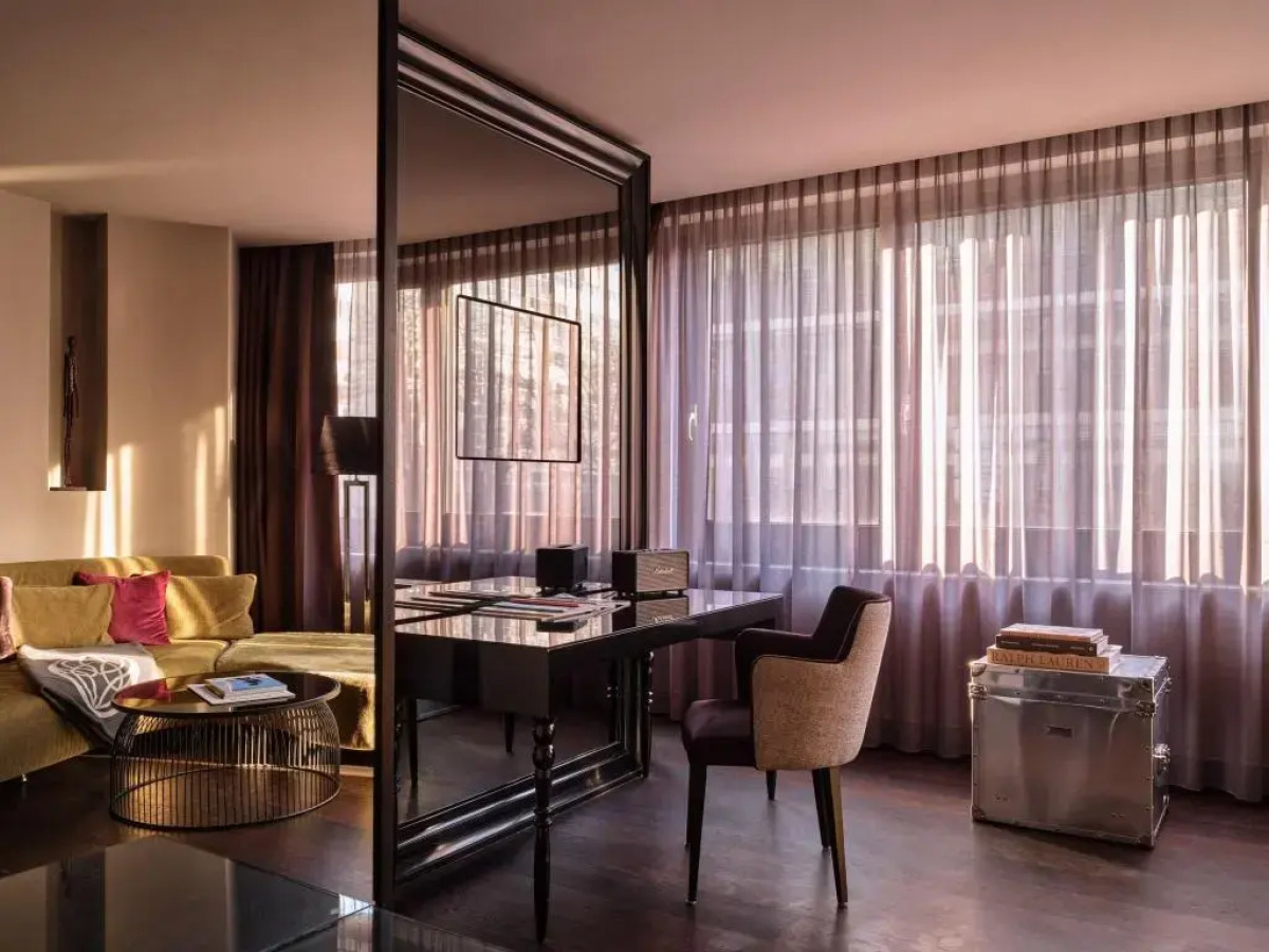 Roomers Frankfurt Central, Autograph Collection