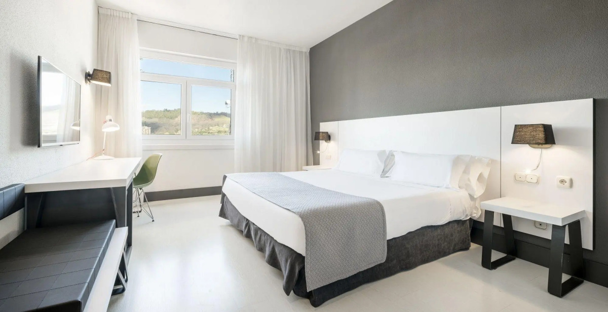 Отель Ilunion Bilbao