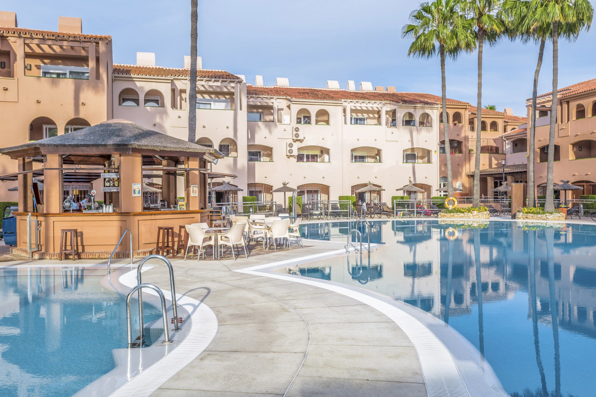 Отель Los Amigos Beach Club