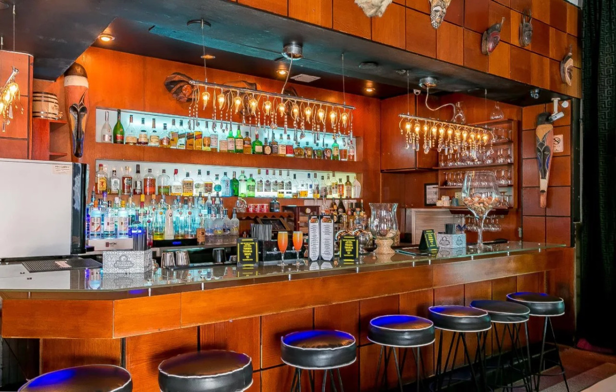 Chesterfield Hotel & Suites