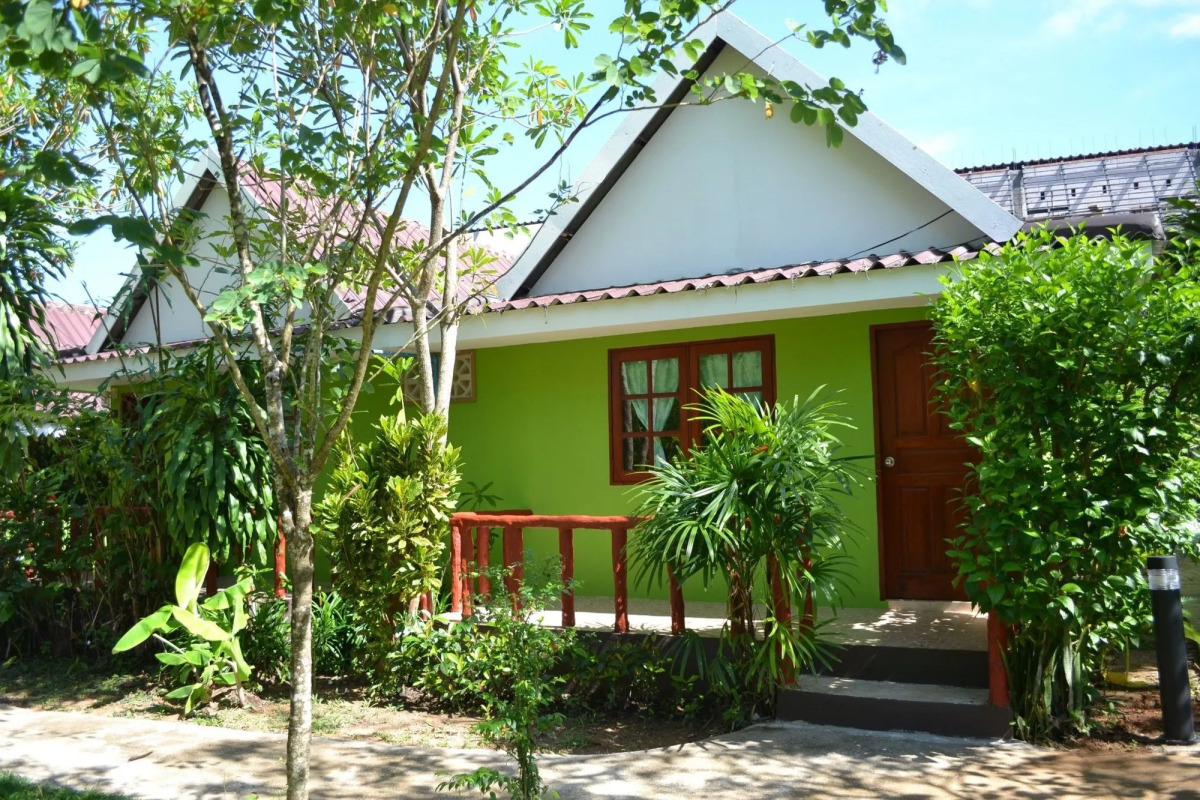 Khaolak C-nior Bungalows