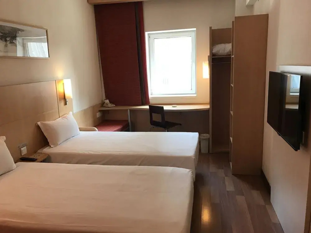 Ibis Dalian Zhongshan Square Hotel