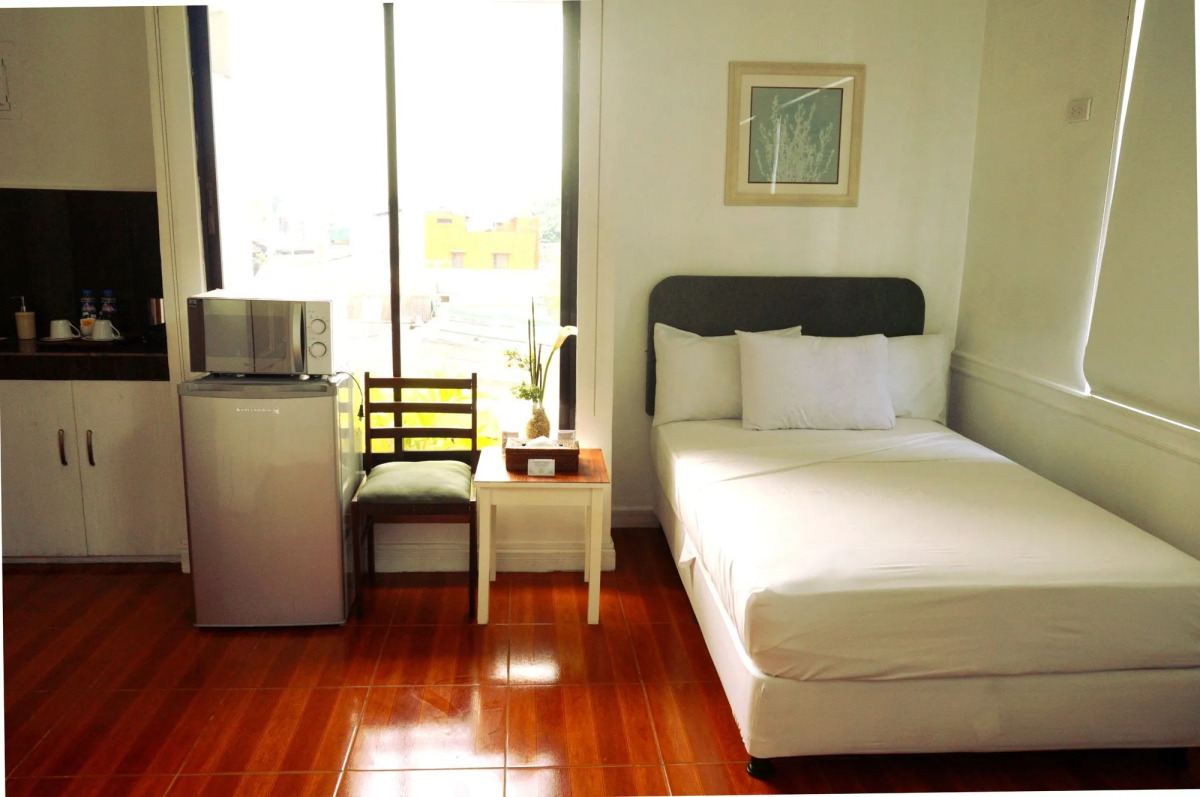 Makati Riverside Inn