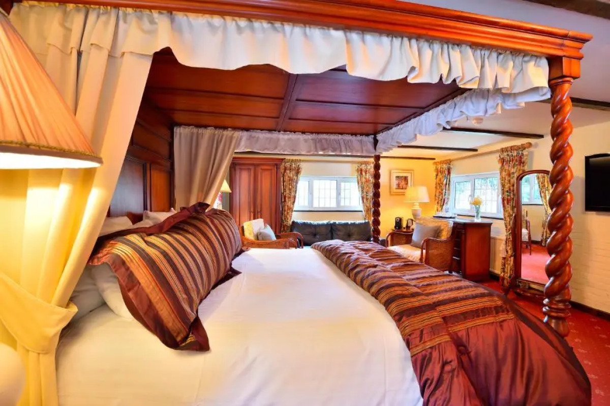 The Roundabout Hotel